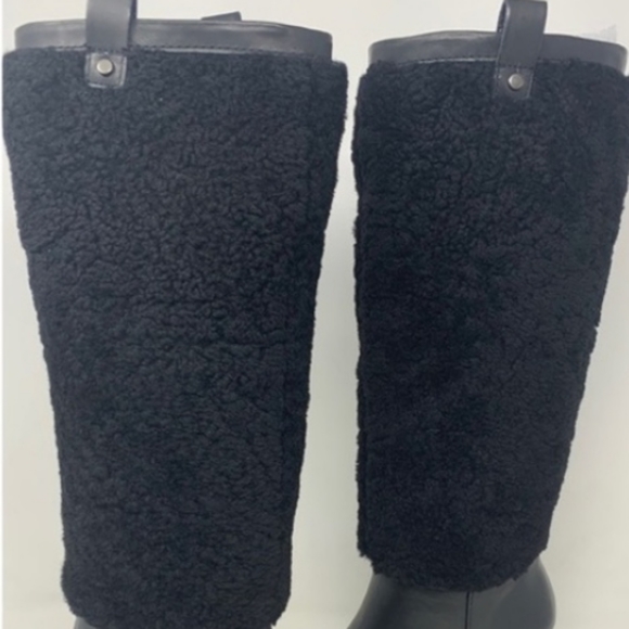 👢 UGG  [ Sizes 5 and 5.5] Brand New in Box - Picture 4 of 7